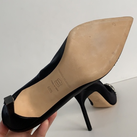 Manolo Blahnik Rare Authentic Black Satin Pumps - Picture 9 of 16